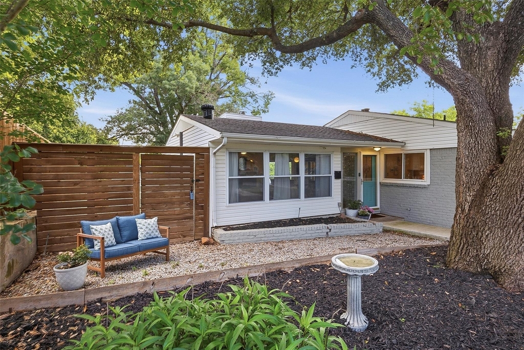 4817 Winthrop Avenue E - Photo 2