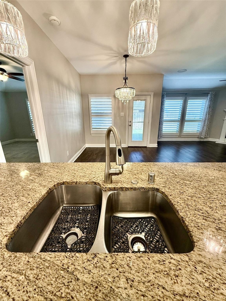 3615 Brazos Street - Photo 12