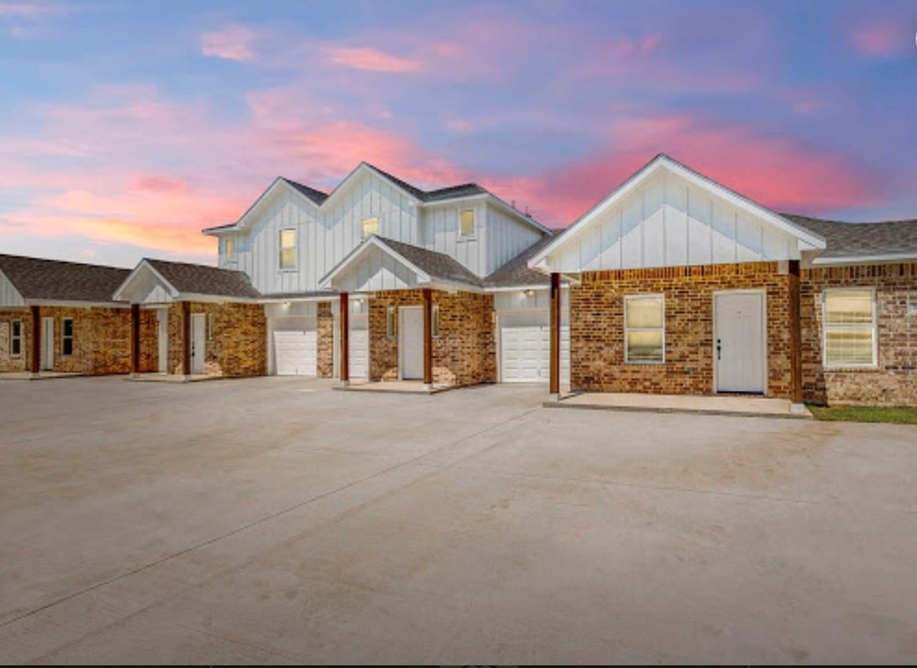 100 N Park Court - Photo 0