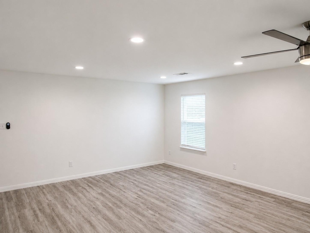 5549 Bluffman Drive - Photo 5