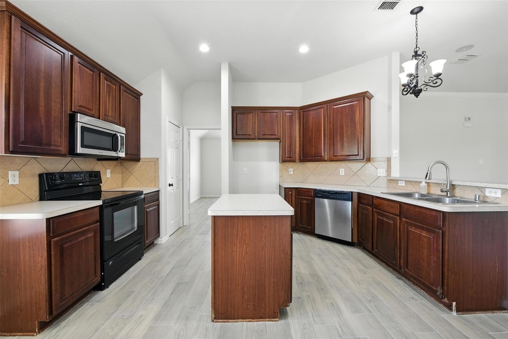 113 Shumard Drive - Photo 34