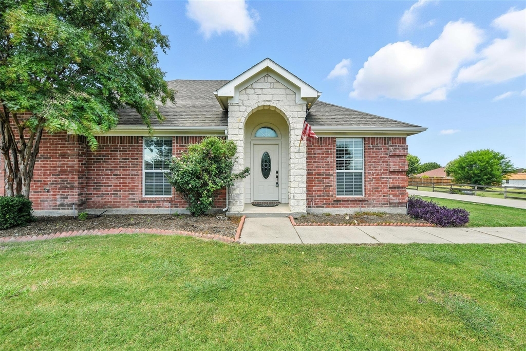 113 Shumard Drive - Photo 0