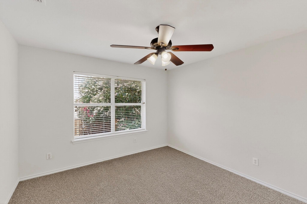 321 Stephanie Street - Photo 30