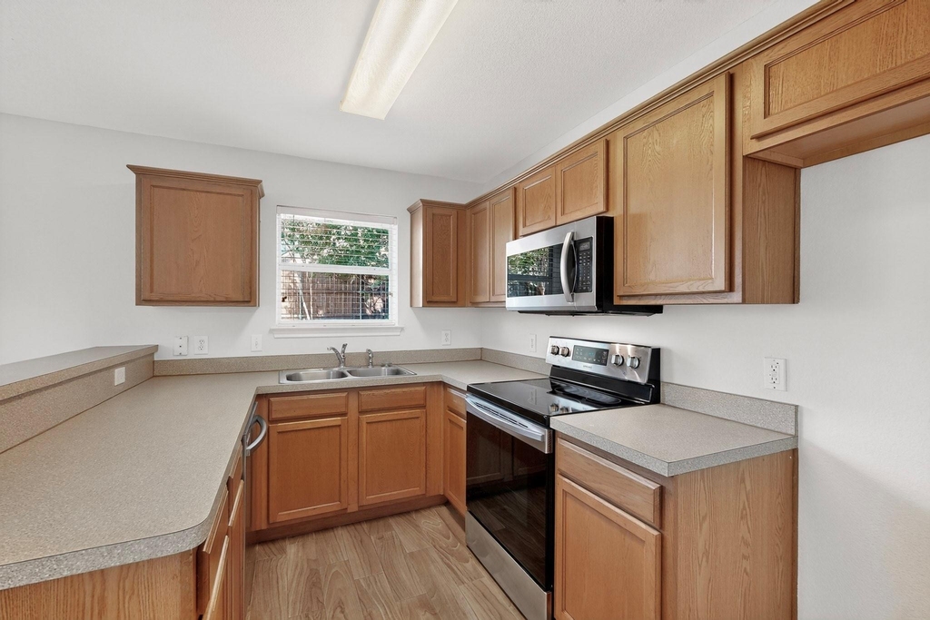321 Stephanie Street - Photo 15