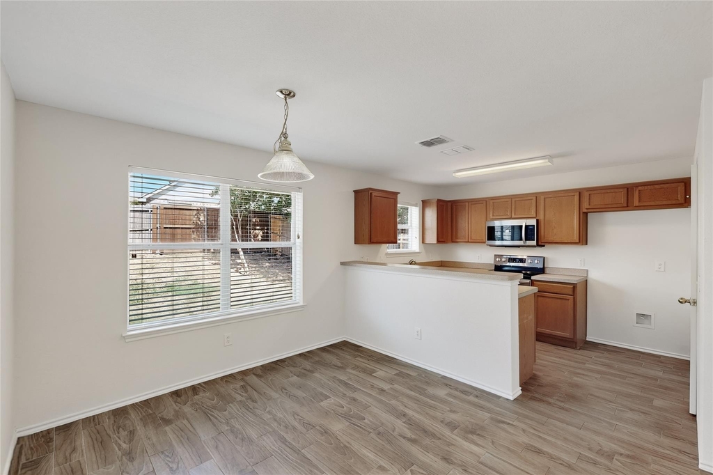 321 Stephanie Street - Photo 11