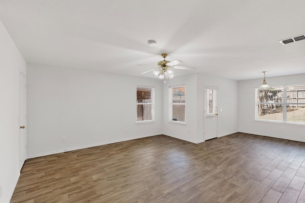 321 Stephanie Street - Photo 9