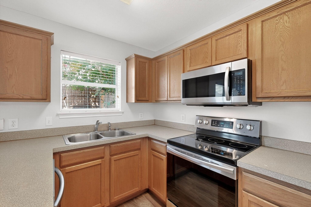 321 Stephanie Street - Photo 16