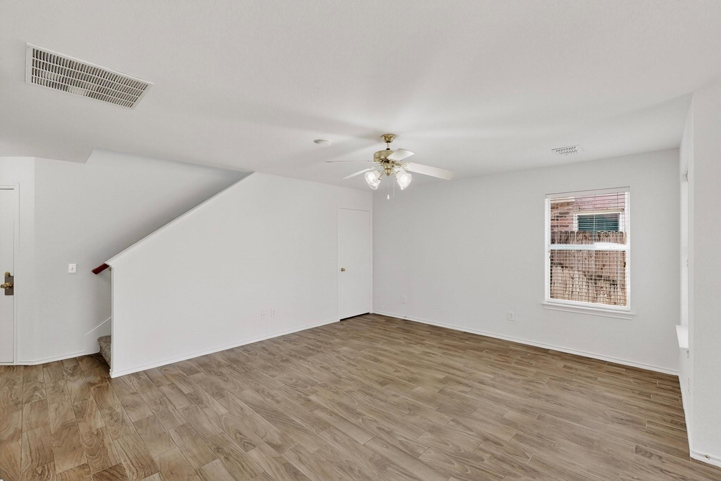 321 Stephanie Street - Photo 8