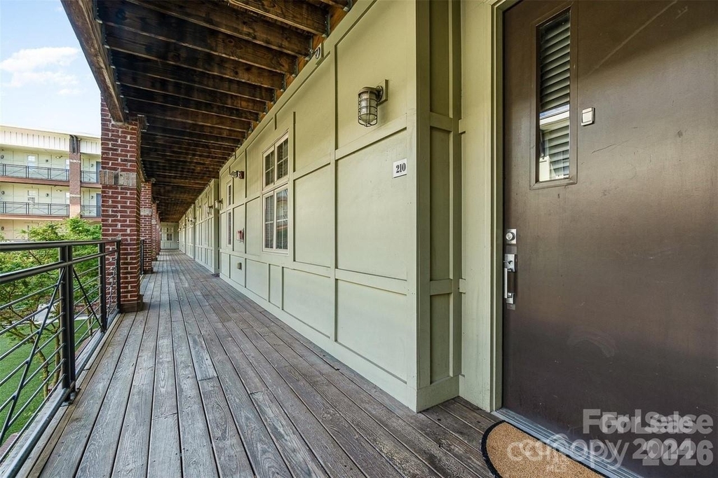 1101 W 1st Street - Photo 2