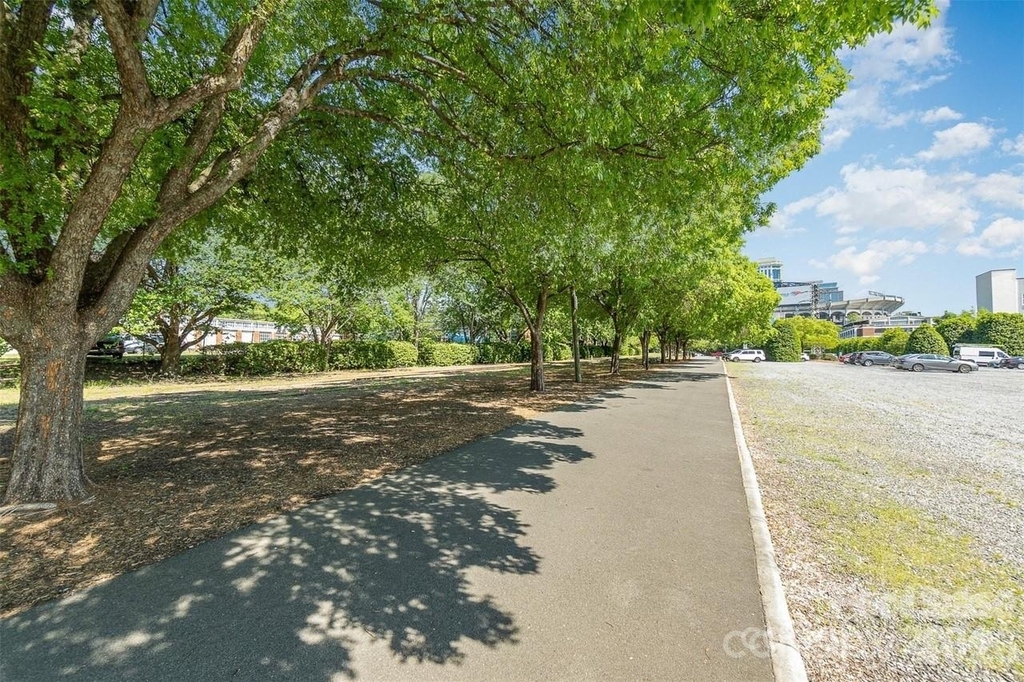 1101 W 1st Street - Photo 11