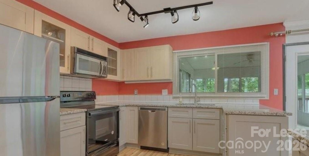 7312 Barcliff Drive - Photo 3