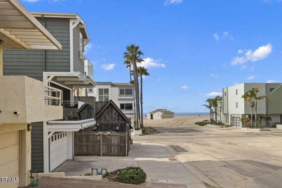104 La Brea Street - Photo 3