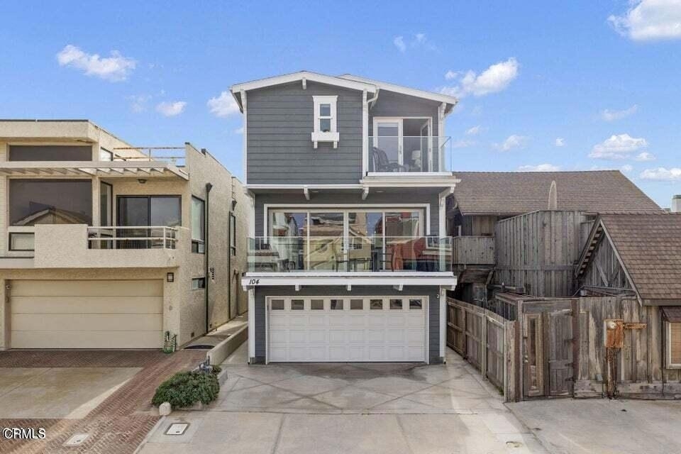 104 La Brea Street - Photo 0