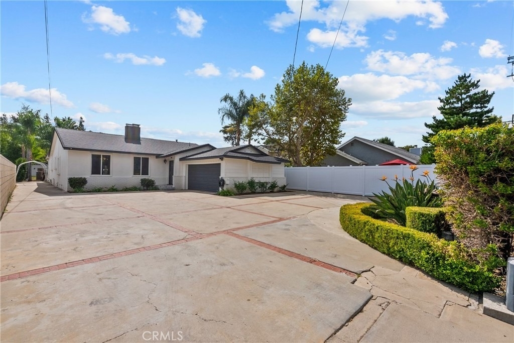 23036 Burbank - Photo 4