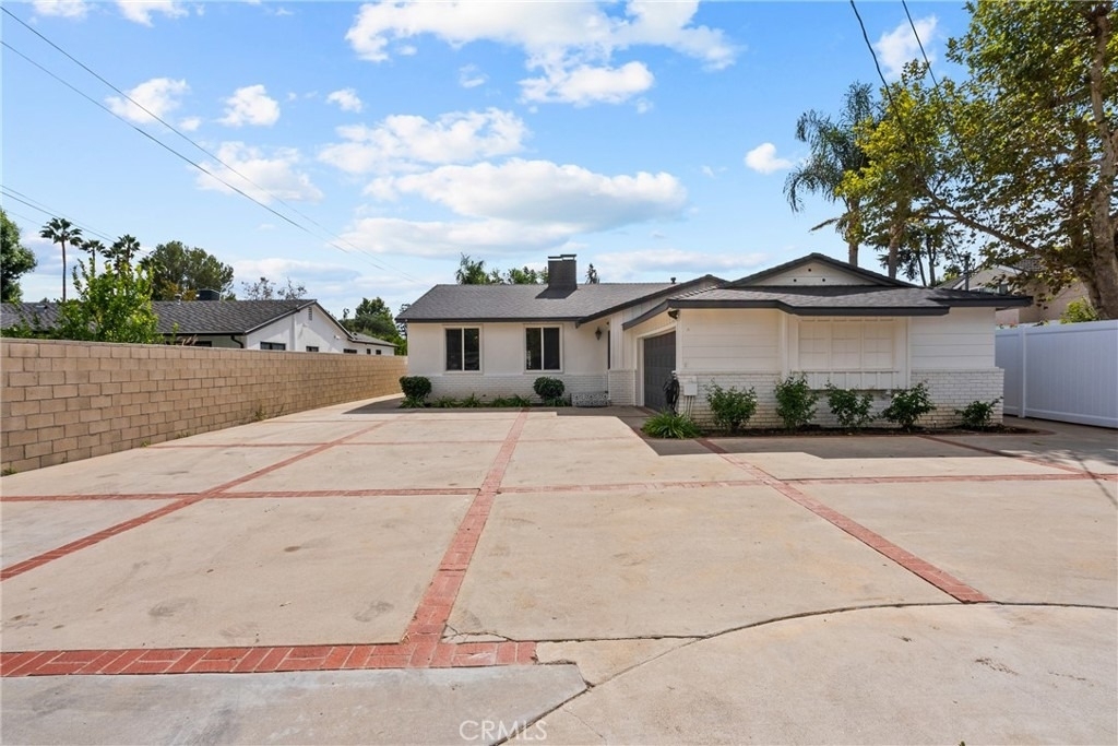 23036 Burbank - Photo 5