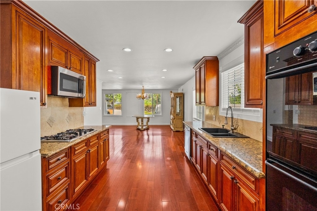 23036 Burbank - Photo 17