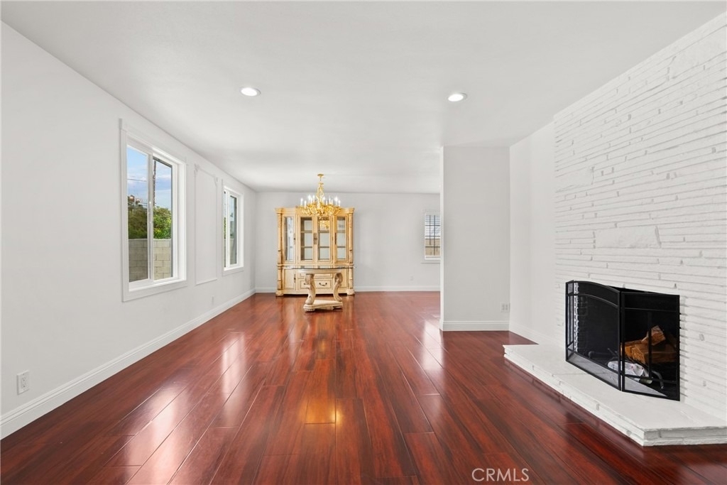 23036 Burbank - Photo 9