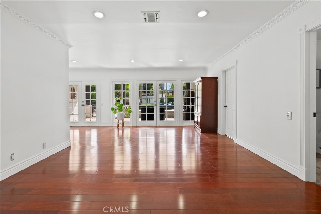 23036 Burbank - Photo 23