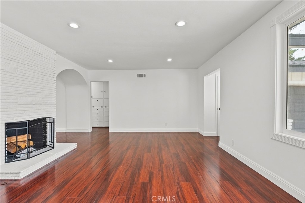 23036 Burbank - Photo 11