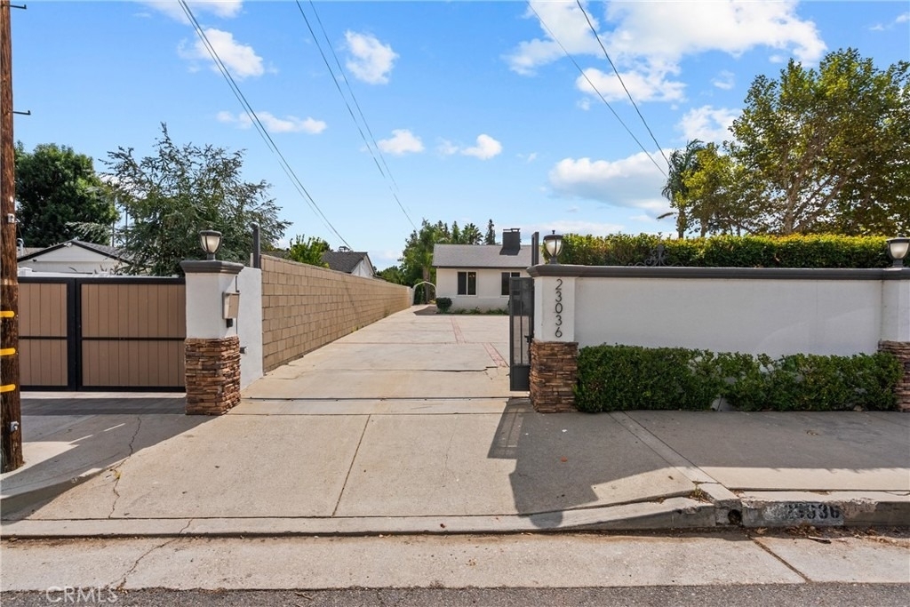 23036 Burbank - Photo 3