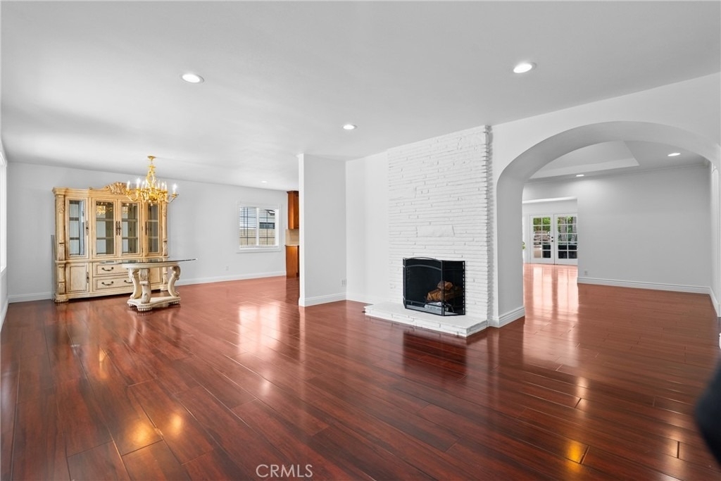 23036 Burbank - Photo 8