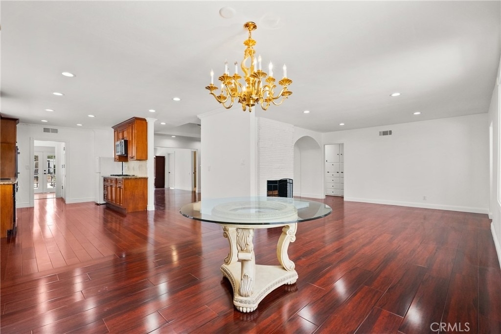 23036 Burbank - Photo 13
