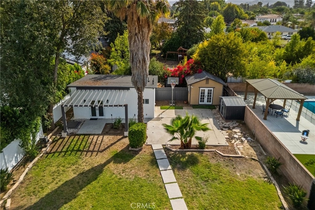 23036 Burbank - Photo 2