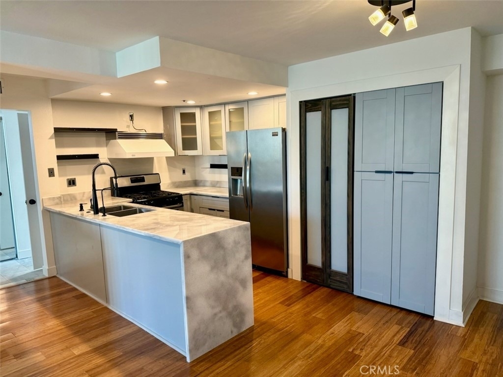 5143 Bakman Avenue - Photo 6