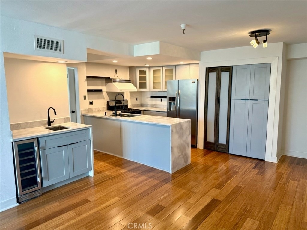 5143 Bakman Avenue - Photo 2
