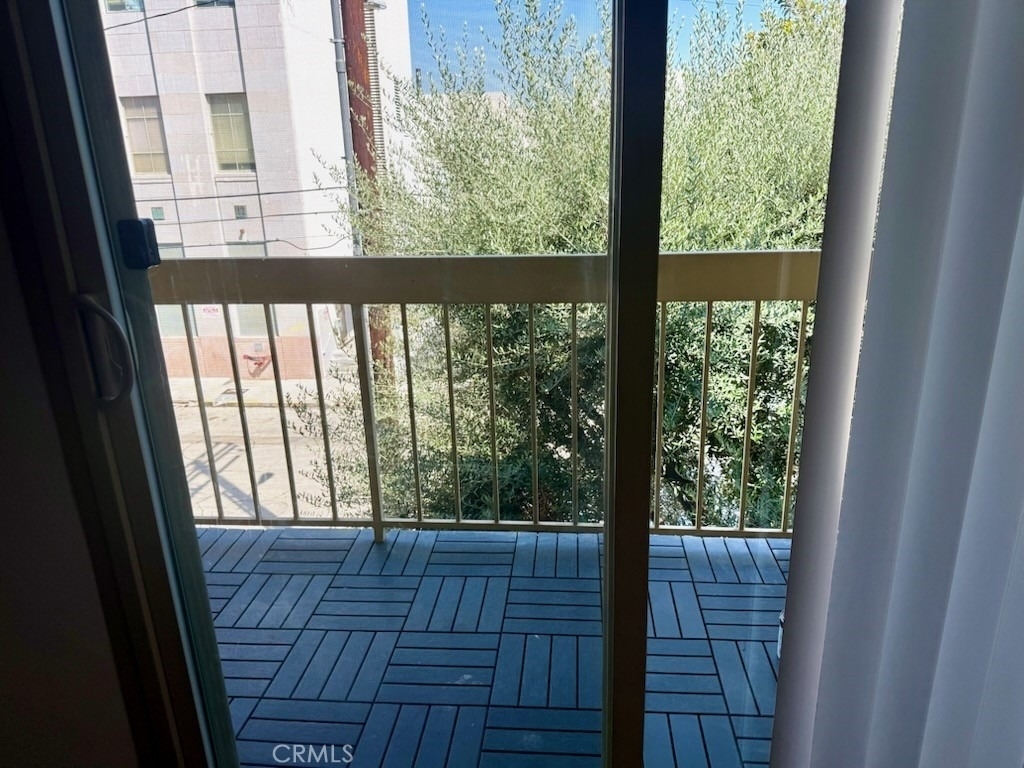 5143 Bakman Avenue - Photo 3