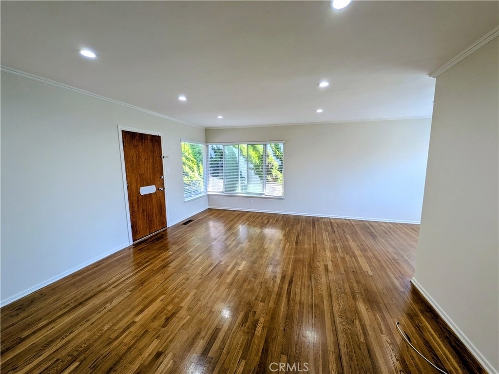 1019 6th Street - Photo 2