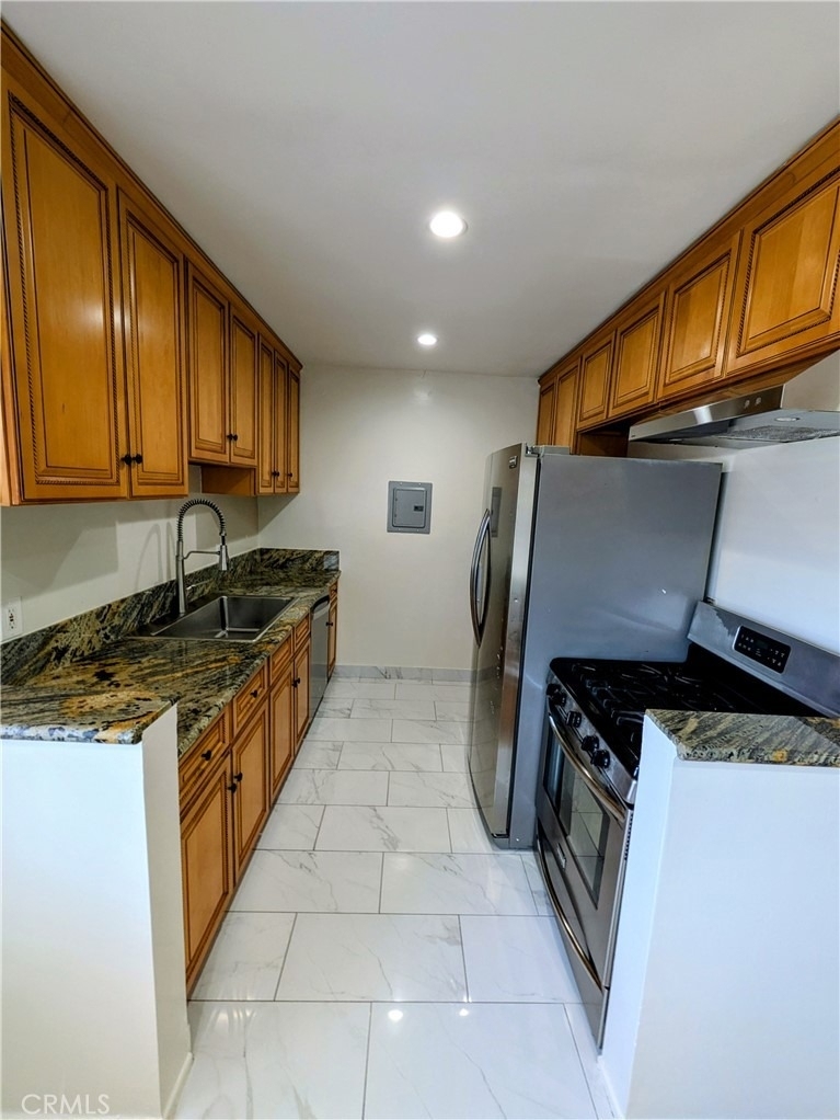 1019 6th Street - Photo 3