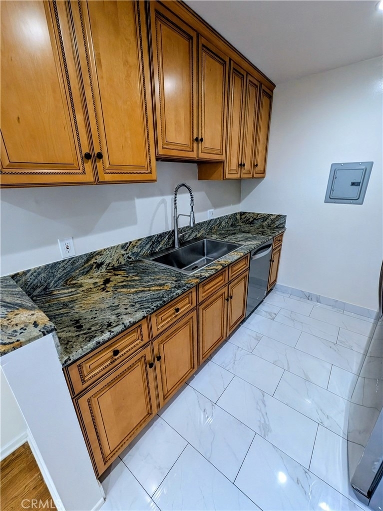 1019 6th Street - Photo 4