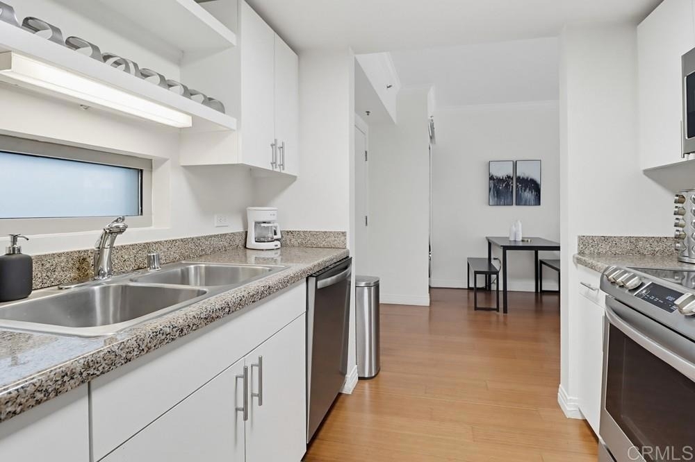 425 W Beech St - Photo 17