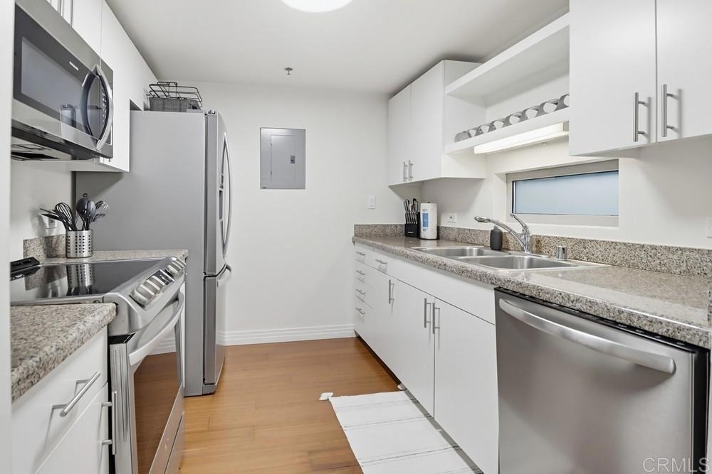425 W Beech St - Photo 16