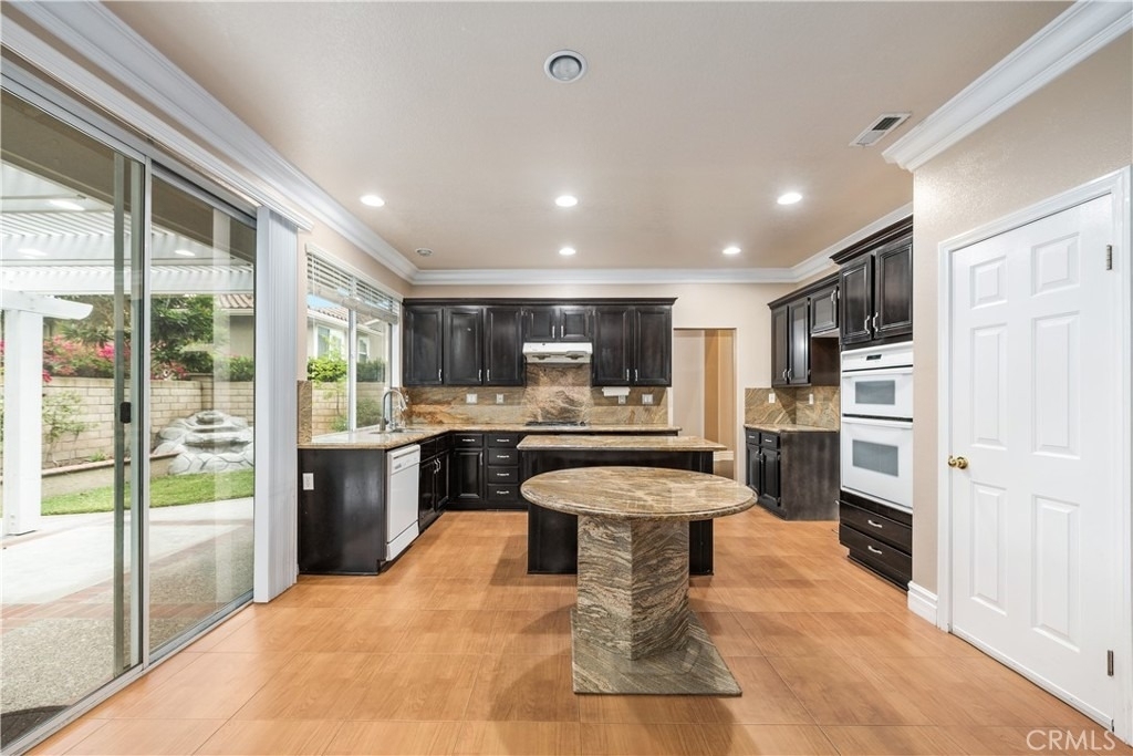 2550 Reynolds Drive - Photo 8