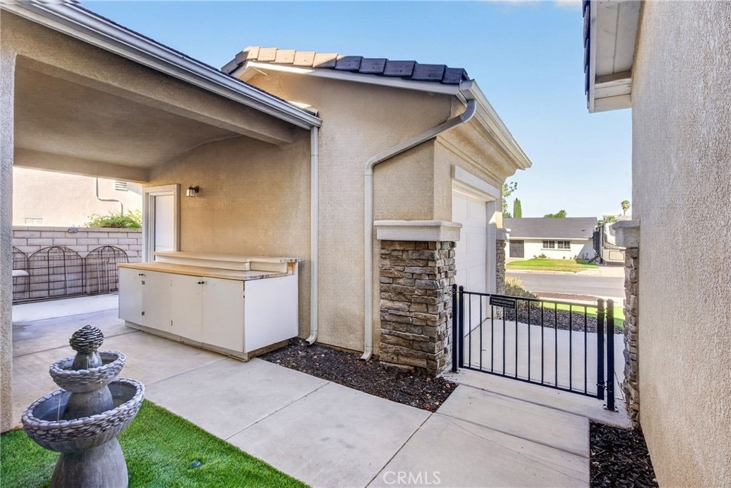 2420 S Vicentia Avenue - Photo 18