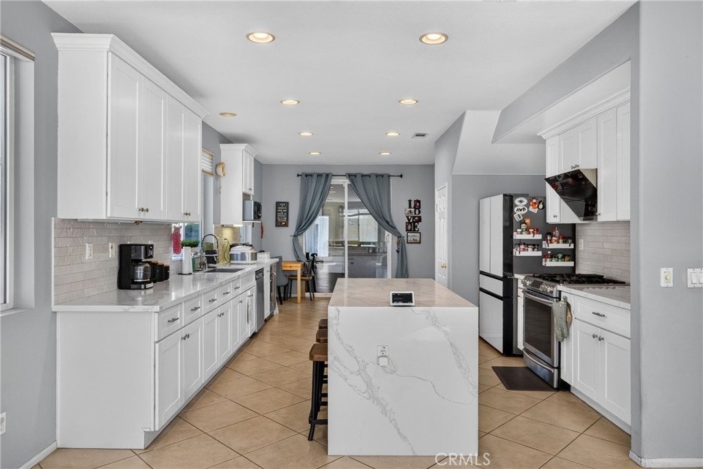 2420 S Vicentia Avenue - Photo 5