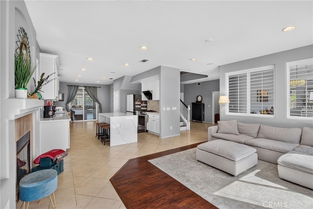 2420 S Vicentia Avenue - Photo 8