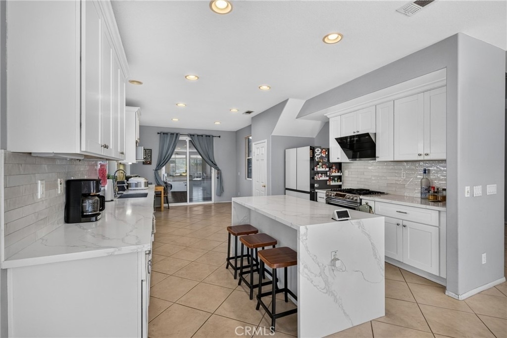 2420 S Vicentia Avenue - Photo 3