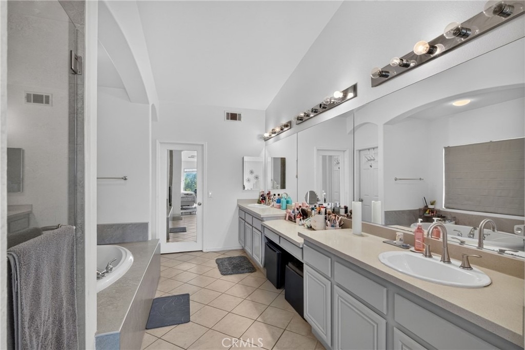 2420 S Vicentia Avenue - Photo 13