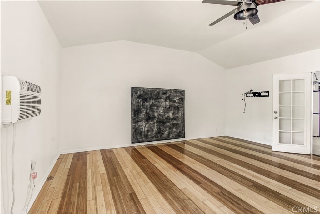 351 W Elm Street - Photo 17