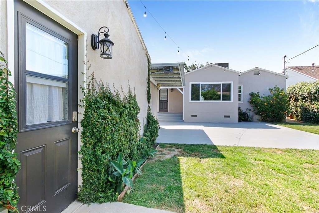 351 W Elm Street - Photo 16