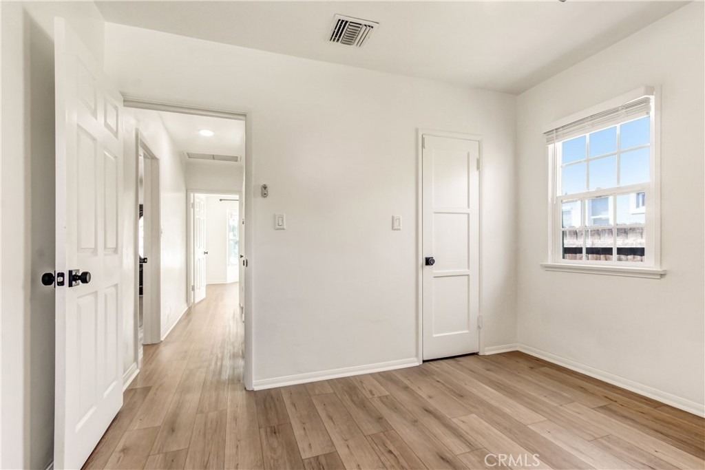 351 W Elm Street - Photo 11