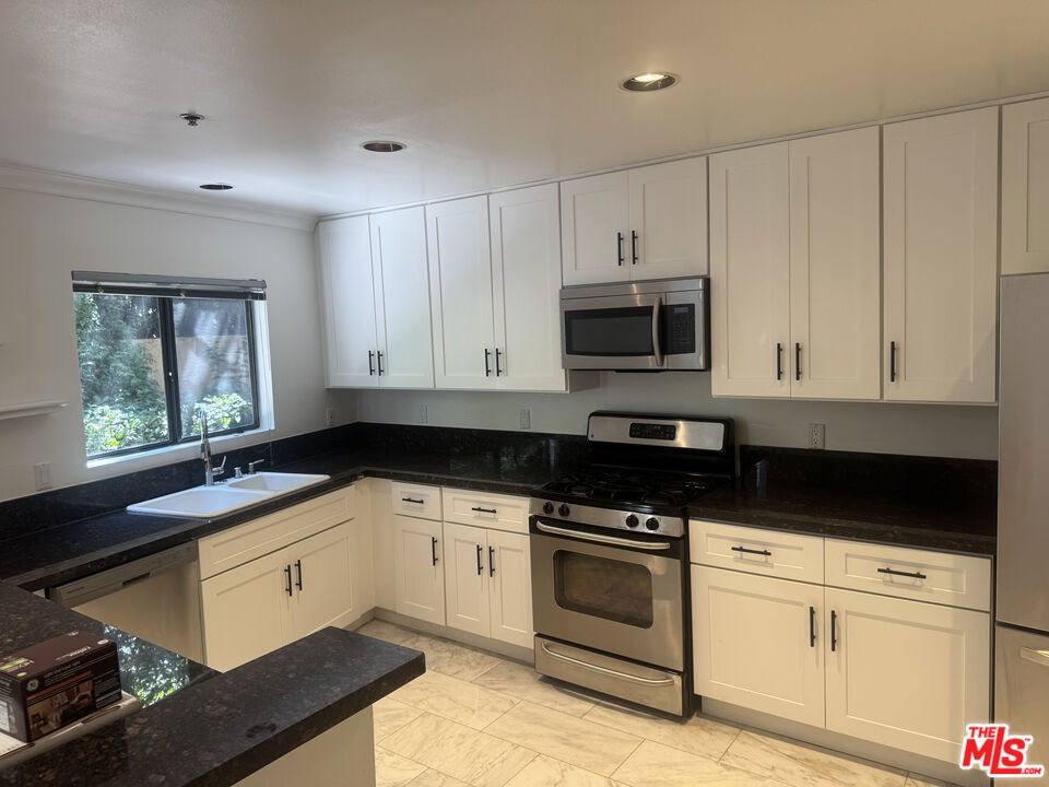 1238 S Holt Avenue - Photo 9