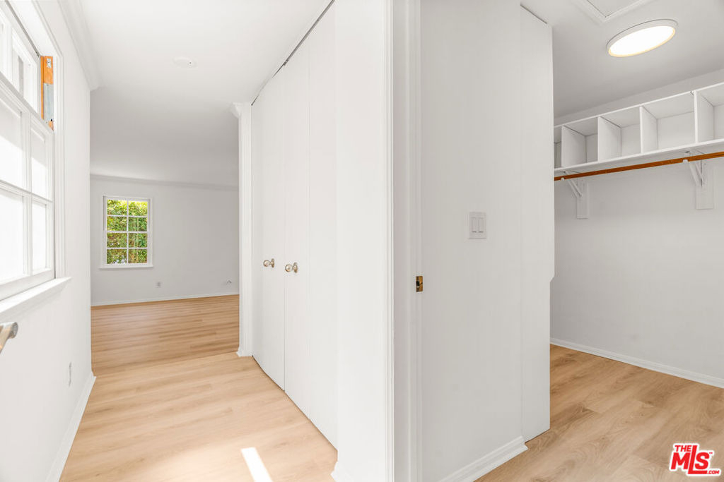 1501 Kelton Avenue - Photo 15