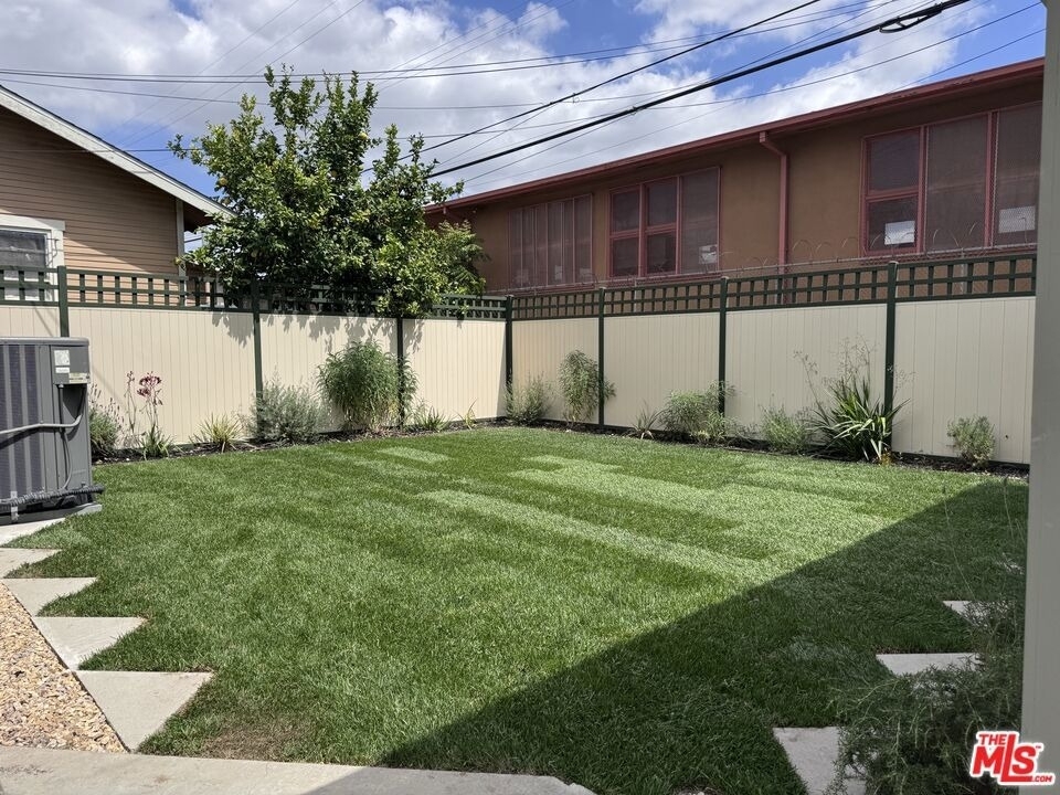 2180 W 31st Street - Photo 25