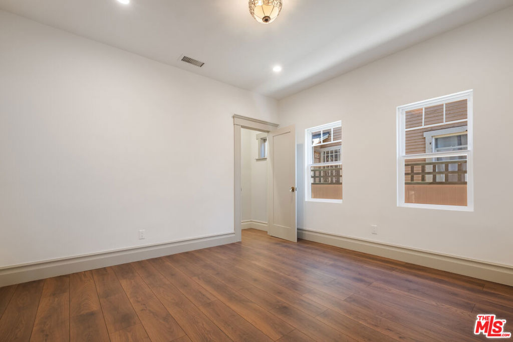 2180 W 31st Street - Photo 23
