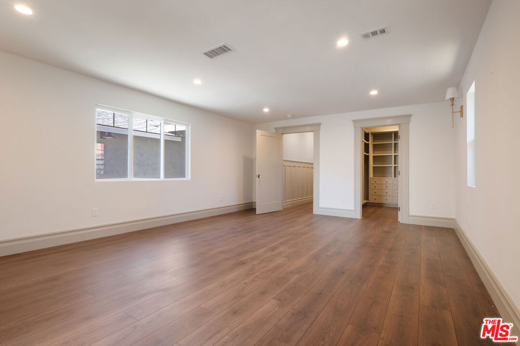 2180 W 31st Street - Photo 19