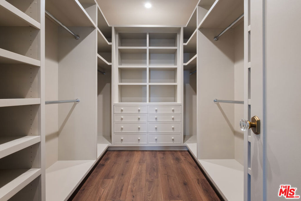 2180 W 31st Street - Photo 20